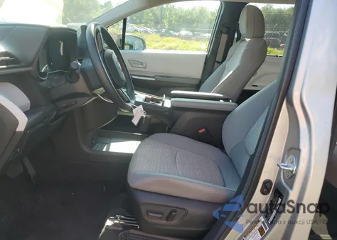 2025 Toyota Sienna Le z USA, uszkodzony, nr VIN 5TDKRKEC7SS226629